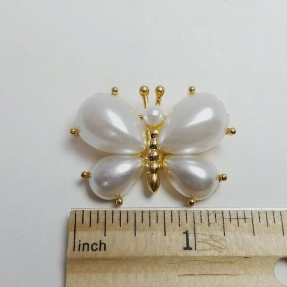 Vintage Butterfly Brooch, Faux Pearl Cabochon and Gold Tone Setting, Estate - Picture 4 of 6